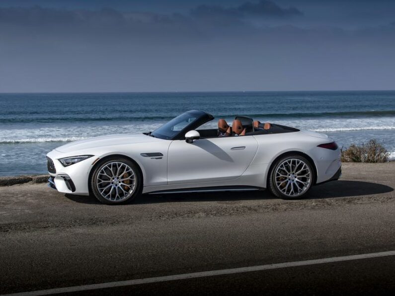Mercedes-AMG SL 55 Roadster del 2023, lujo y alma deportiva